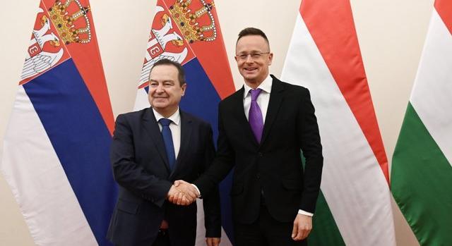 Szijjártó: Magyarország és Szerbia is közvetlenül és súlyosan érzi a háború és a migráció hatásait