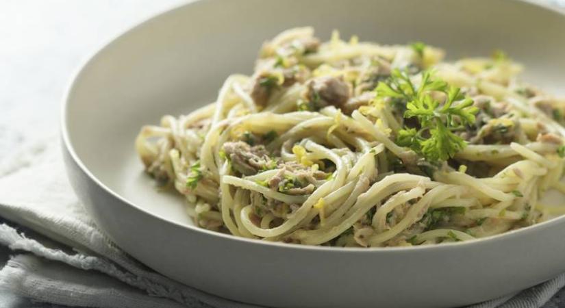 15 perces tonhalas-citromos spagetti: isteni ebéd pillanatok alatt