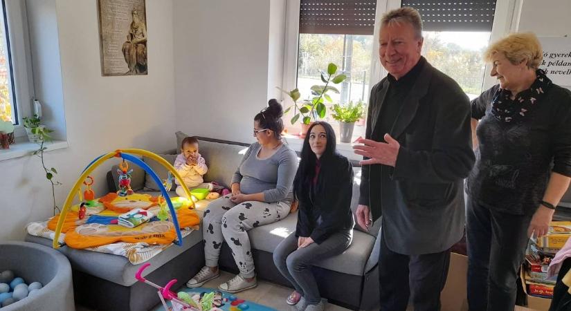 Rászoruló nógrádi családoknak segít Beer Miklós püspök alapítványa