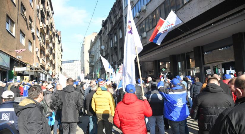 Tüntettek a Szerbiai Villanygazdaság dolgozói