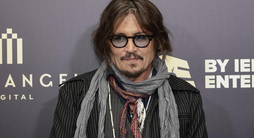 Johnny Depp összeomlott a gyásztól: "Rendkívül közel álltak egymáshoz"