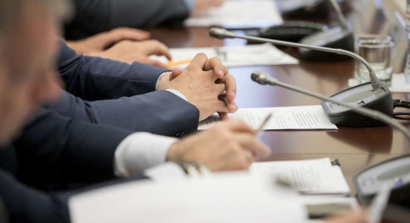 Támogatják a családokat Rákócziújfaluban, pénzt, ételt, iskolakezdési támogatást adnak