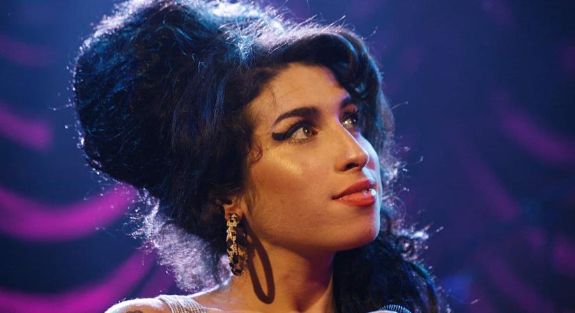 Hamarosan forognak a kamerák: Itt az első kép az Amy Winehouse-t életre keltő Marisa Abeláról