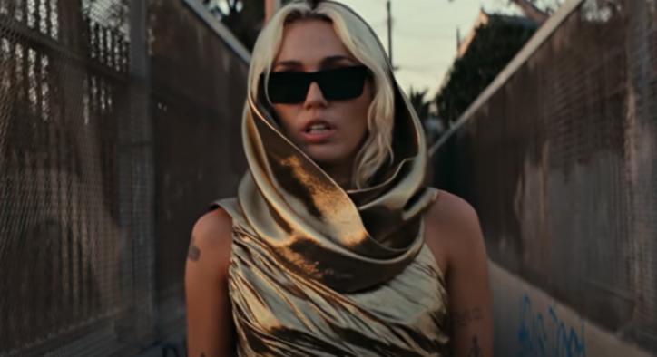 Magyar operatőr forgatta Miley Cyrus új videoklipjét, amiben az énekesnő meztelenre vetkőzik