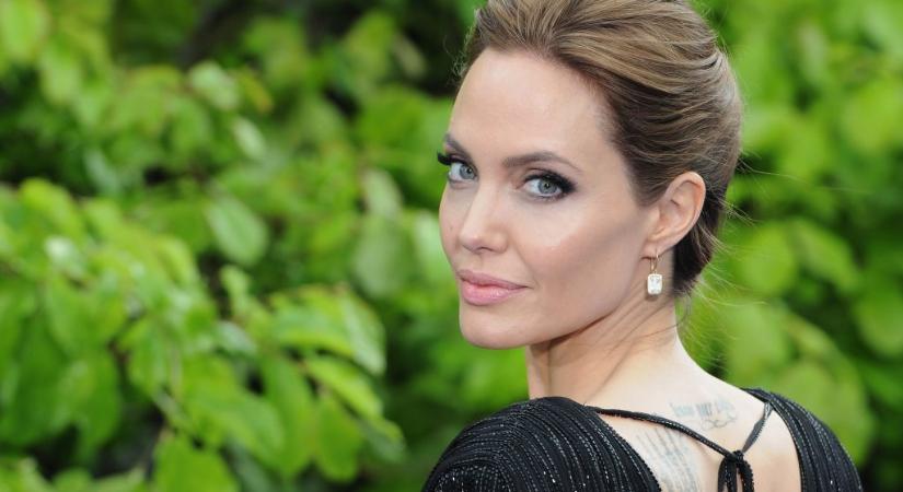 Angelina Jolie ugyanabban az összeállításban, mint 25 éve