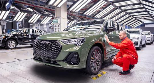 Sikeres 2022-es év az Audi Hungariánál: több autó és motor készült