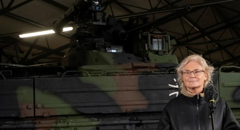 Távozik tisztségéből a sokat bírált német védelmi miniszter