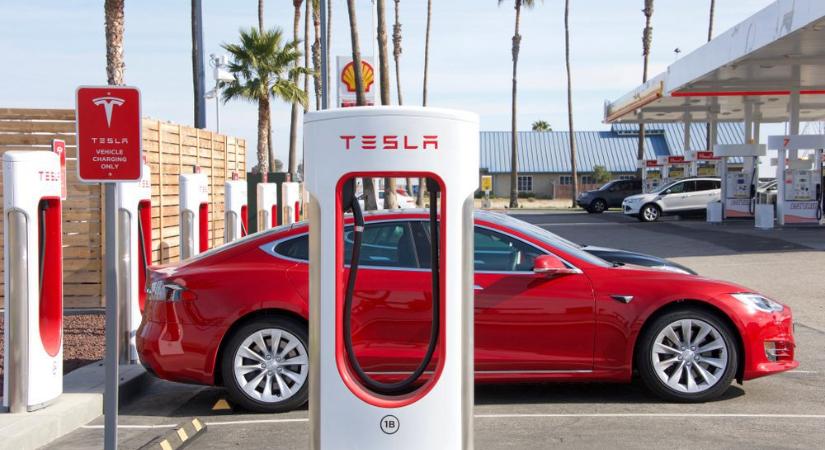 Tovább csökkenti az árakat a Tesla