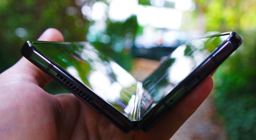 Új fajta zsanér tüntetheti el a gyűrődést a következő Galaxy Z telefonokról