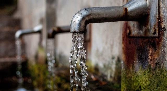 Sárga, zavaros és büdös lett az ivóvíz a minőségjavító beruházás után Szigetváron