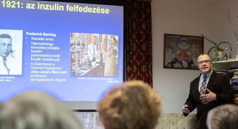 A cukorbetegségről tartott előadást Dr. Kis János Tibor belgyógyász - diabetológus Tatán