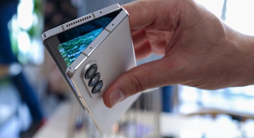 Pazar fejlesztést kaphatnak a Samsung méregdrága telefonjai