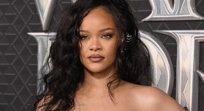 Rihanna saját maga reklámozza a vadító fehérneműit, és milyen jól teszi
