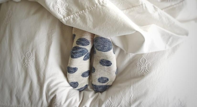 Te is gyakran alszol zokniban? Nem biztos, hogy jó ötlet!