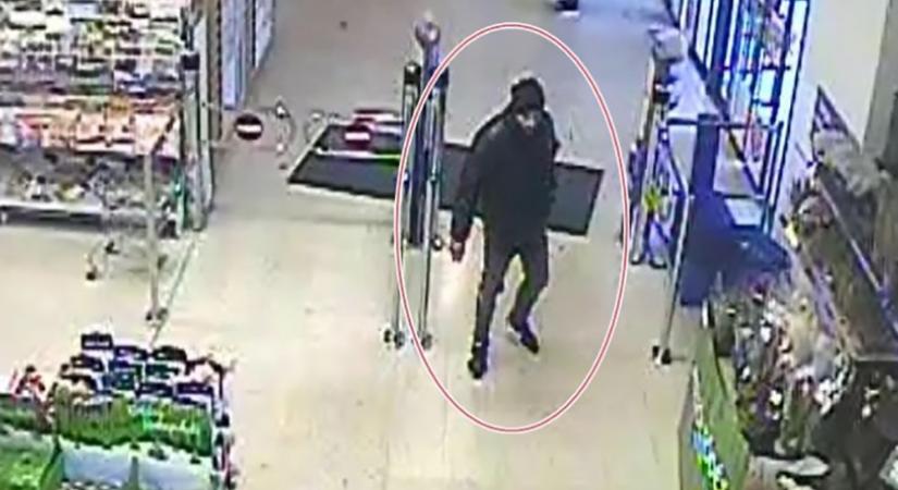 Keresik a rendőrök azt a férfit, aki piát lopott a Mécs László utcai üzletből