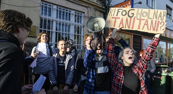 Anglia, Portugália, Skócia - egymás után jelentenek be a sztrájkot az elégedetlen tanárok Európa-szerte
