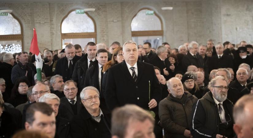 Orbán Viktor Szlovákiába utazott Duray Miklós temetésére