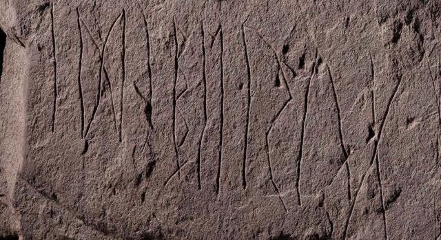 Kétezer éves lehet a nemrég talált rovásírásos kő