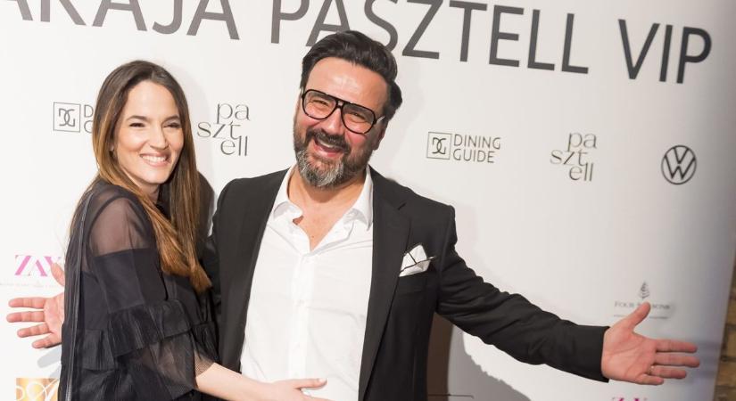 Különleges fotó: Megmutatta pocakját a várandós Debreczeni Zita