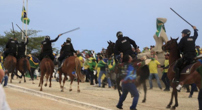 Negyven katonát rúgtak ki Brazíliában az elnöki palota ostroma miatt