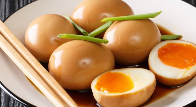 Szójaszószban pácolt tojás: ízbomba reggeli semmi munkával