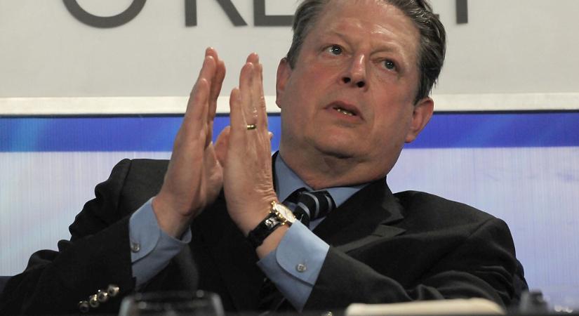 Al Gore esőbombákról és felforrósodott óceánokról szónokolt Davosban