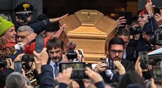 Megkeserítették Gina Lollobrigida utolsó éveit, mégis első sorban álltak a temetésén