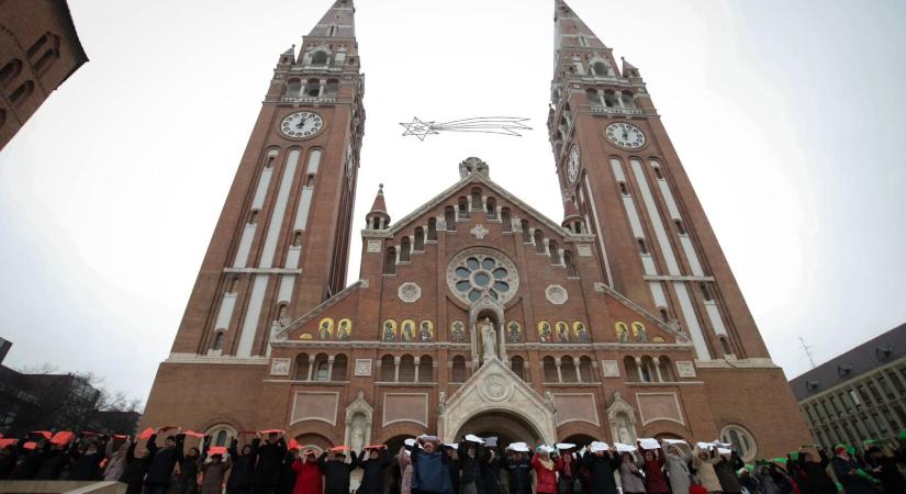Flashmobbal emlékeztek meg a magyar kultúra napján a Dóm téren