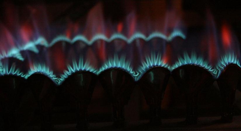 Segítséget nyújt a kormány egyes intézményeknek: rögzített áron vásárolhatnak gázt