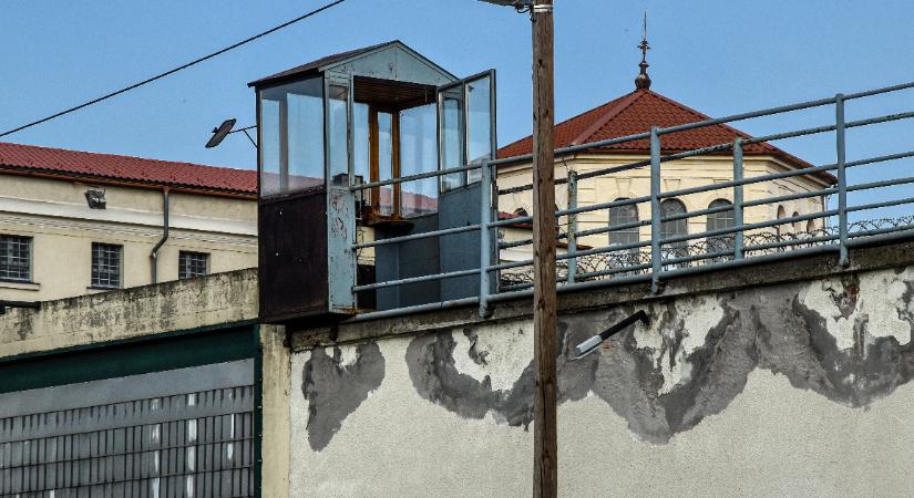 A rezsiválság miatt betiltanák a magyar börtönökben a hajsütővasat és a nagyobb tévéket