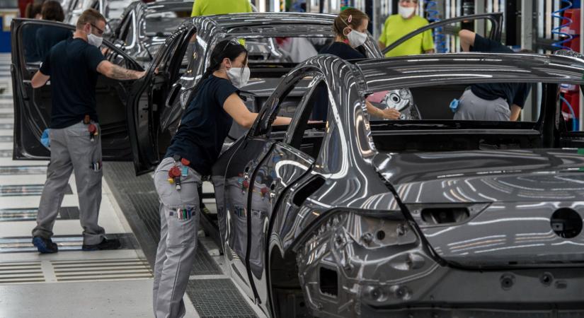Bruttó 870 ezer forintos eredményrészesedést kapnak a kecskeméti Mercedes-Benz-gyár dolgozói áprilisban