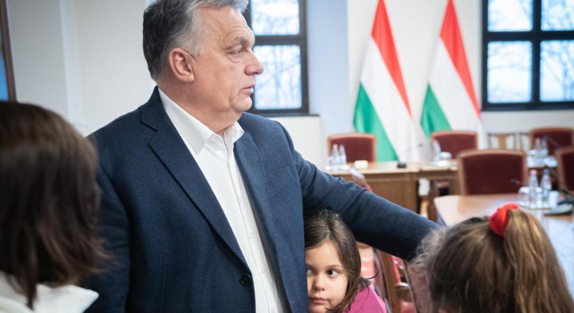 Orbán Viktor unokájával osztott meg közös fotót a Facebookon