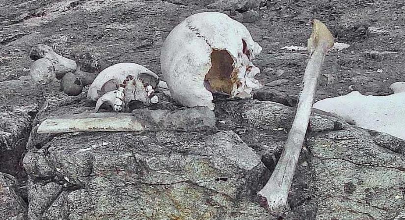 Kegyetlenül ellopják a Csontváz-tónál talált emberi maradványokat