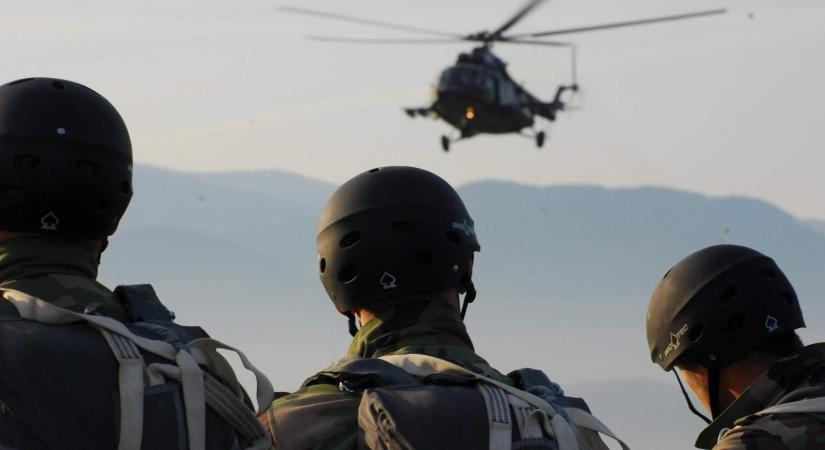 Megérkezett a brit katonai helikopter Ukrajnába