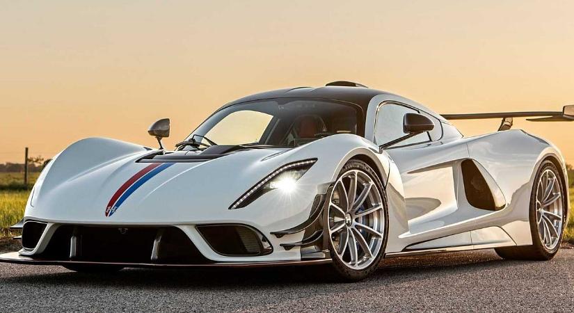 Az autójukat versenypályákon nyüstölőknek kedveskedik a Venom F5 Revolutionnel a Hennessey