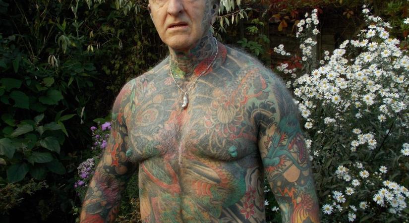 Így néz ki a 72 éves, ötszörös nagypapa, akinek az egész teste tele van tetoválásokkal