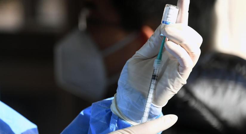 Tényleg tömegesen haltak meg a magyarok a koronavírus elleni védőoltástól? Itt az igazság