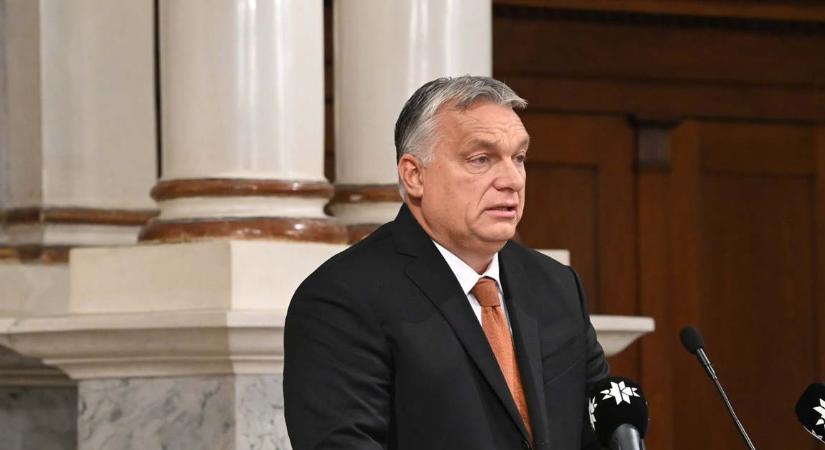 Orbán Viktor: A Himnuszt sohasem térdelve, mindig felemelt fejjel énekeljük
