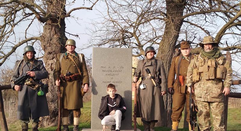 Kalocsa környéki katonai hagyományőrzők emléktúrával tisztelegtek a doni hősök előtt