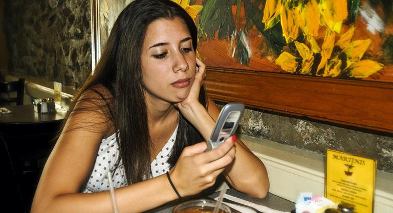 Antik mobilokon pörögnek a fiatalok