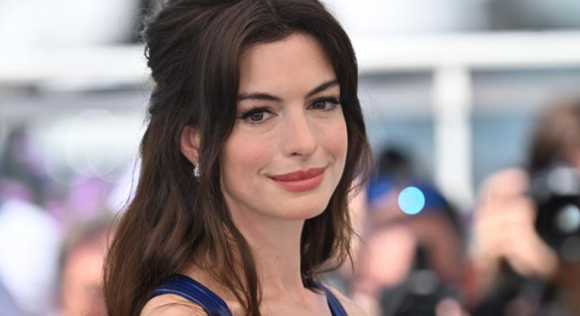 Nem térnek magukhoz Anne Hathaway rajongói: a színésznő megmutatta, hogyan néz ki az arca smink nélkül