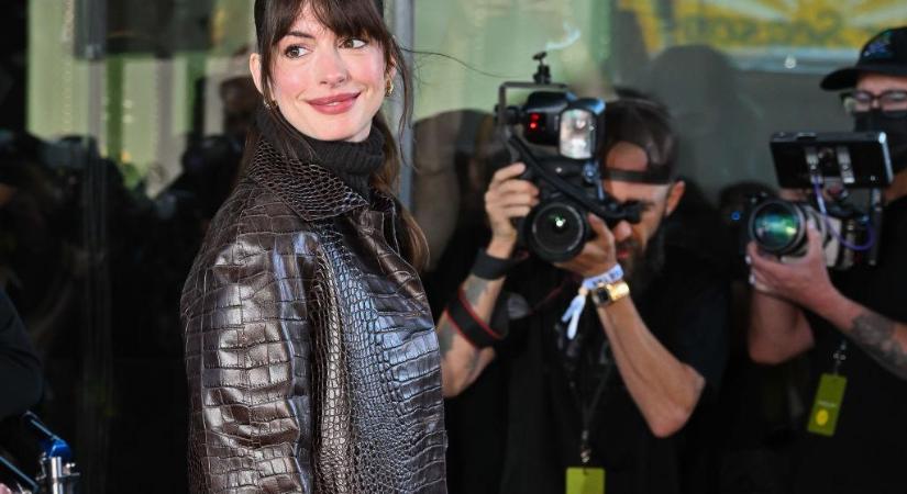 Anne Hathaway bebizonyította, hogy a legegyszerűbb ruhával is le lehet tarolni a vörös szőnyeget