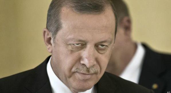 Erdogan megfúrhatja a svéd NATO-tagságot a Korán-égetés miatt