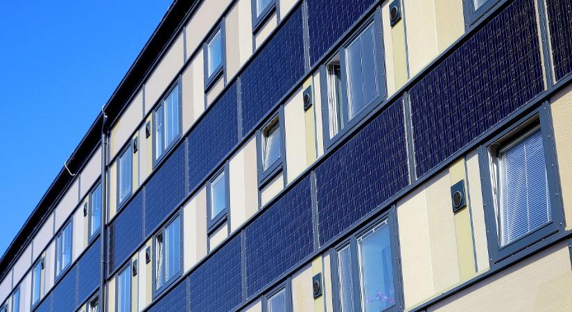 Bécsben már az önkormányzati lakások erkélyére is lehet napelemet szerelni