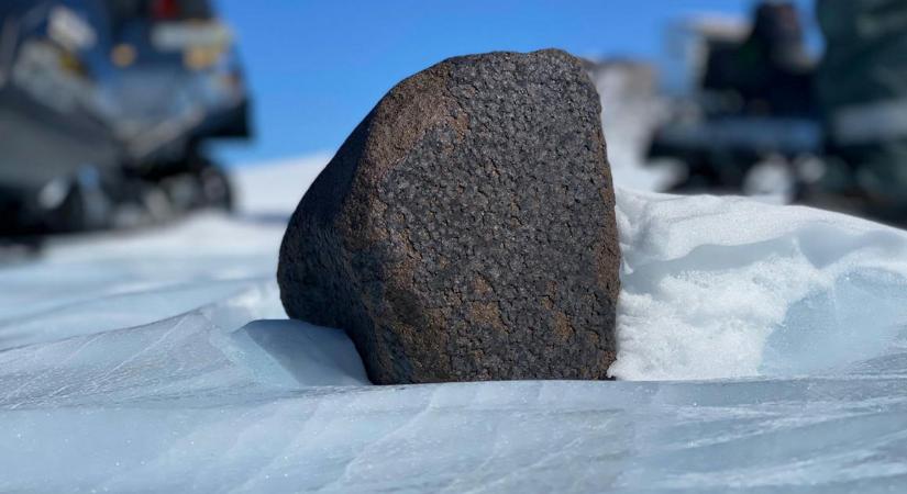 Szokatlanul nagy méretű meteoritot találtak az Antarktiszon