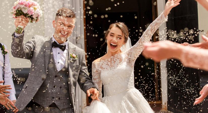 Színes virágcsokrok, meghitt fotók és különleges torták: a legfontosabb esküvői trendek 2023-ban