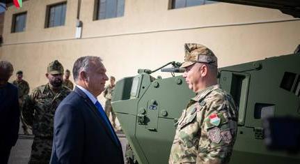 Orbánnak már nem a kövér katonákkal és a pocakos tábornokokkal van baja