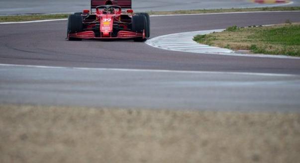 Tesztelt a Ferrari, kiszivárgott levél, változó részpontszabály – keddi hírek