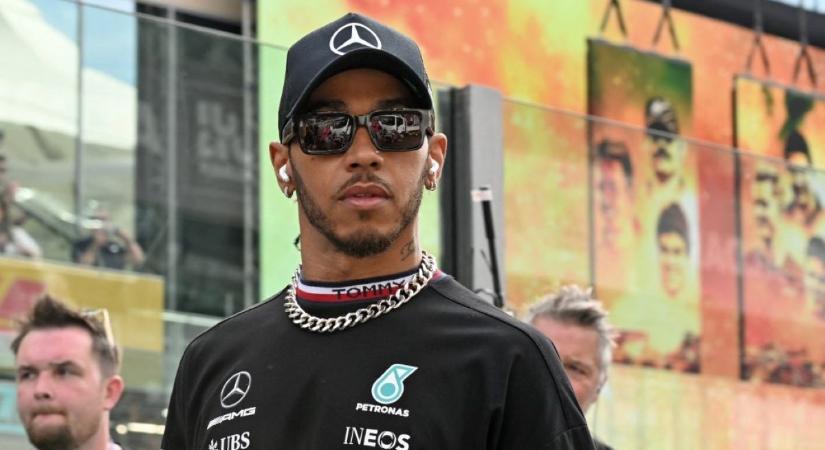 Kiderült: Lewis Hamiltont rasszista bántalmazás érte gyerekkorában