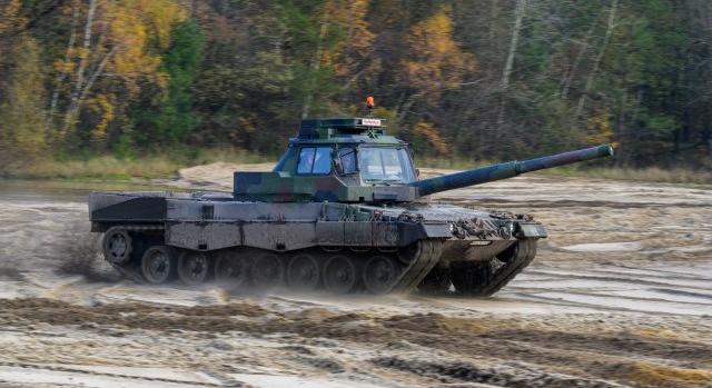 Németország 14 Leopard tankot ad az ukránoknak, akik már tengeralattjárókat és vadászgépeket is kérnek